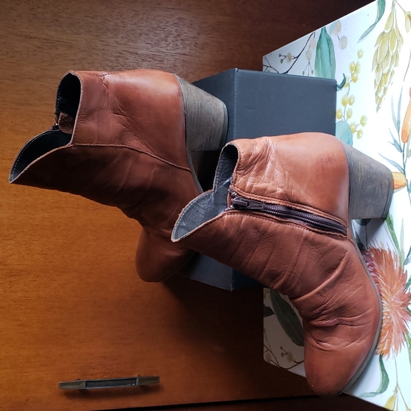 Wittners Leather Ankle Boots - Picture 3 of 7